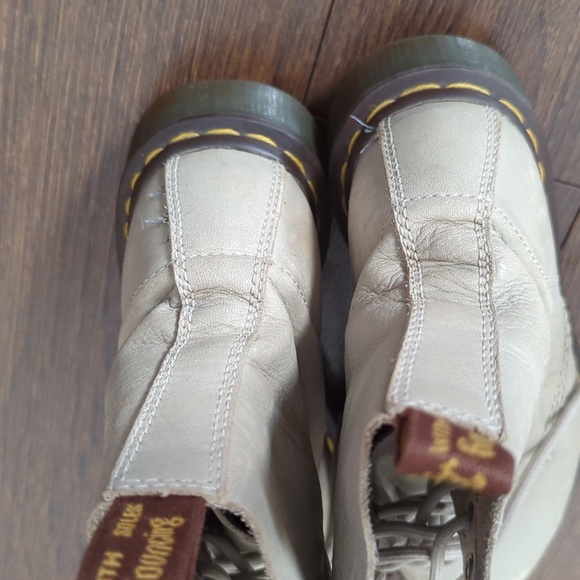 Dr. Marten Women's Pascal Virginia Leather Boots - Picture 9 of 16